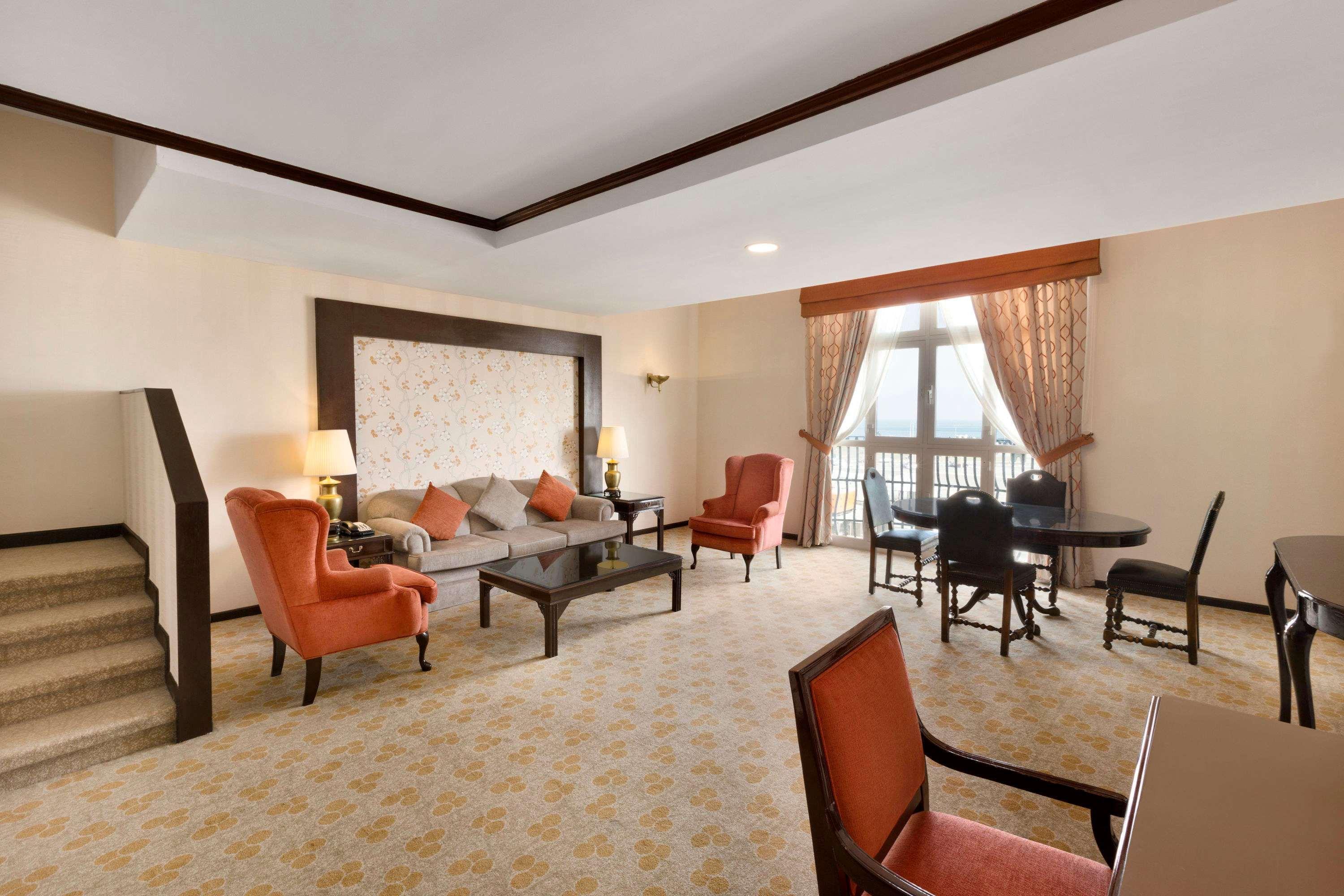 Hawthorn Suites By Wyndham Эль-Хубар Экстерьер фото